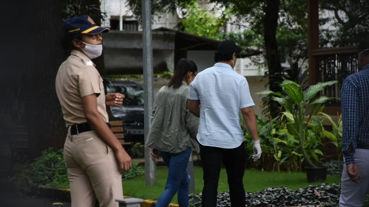 মুম্বইয়ে চিরুনি তল্লাশি, মাদক চক্রের খোঁজে তিন ঘাঁটিতে এনসিবি