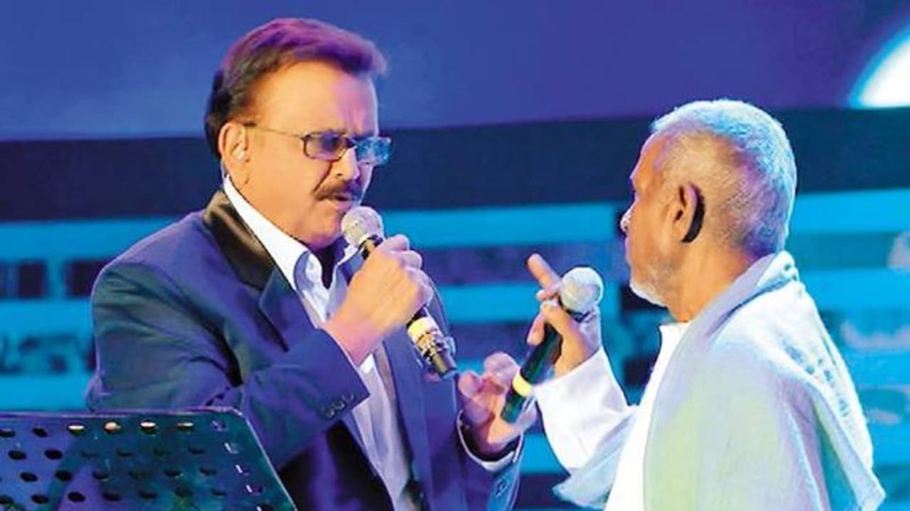 Ilayaraja remembers SPB: இசை சக்கரவர்த்தியை நினைவு கூர்ந்த இசைஞானி..! மேடையில் கண் கலங்கி உருக்கம்..!