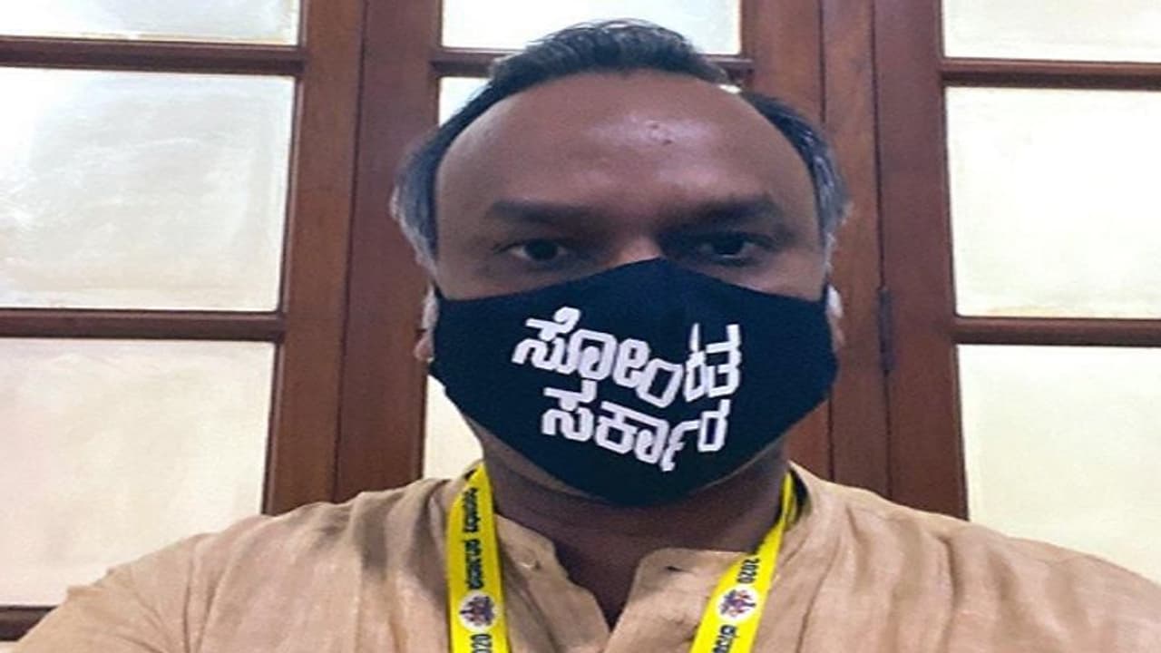 ಸದನದಲ್ಲಿ ಕೆಲಕಾಲ ಗೊಂದಲ ಸೃಷ್ಟಿಸಿದ ಪ್ರಿಯಾಂಕ್ ಖರ್ಗೆ ಕೊರೋನಾ ರಿಪೋರ್ಟ್! ಸದನದಲ್ಲಿ ಕೆಲಕಾಲ ಗೊಂದಲ ಸೃಷ್ಟಿಸಿದ ಪ್ರಿಯಾಂಕ್ ಖರ್ಗೆ ಕೊರೋನಾ ರಿಪೋರ್ಟ್!