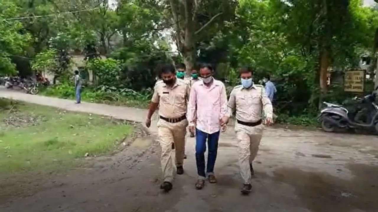 টাকা চেয়ে স্বর্ণ ব্যবসায়ীর ছেলেকে খুনের হুমকি, মুর্শিদাবাদে গ্রেফতার ২ দুষ্কৃতী টাকা চেয়ে স্বর্ণ ব্যবসায়ীর ছেলেকে খুনের হুমকি, মুর্শিদাবাদে গ্রেফতার ২ দুষ্কৃতী