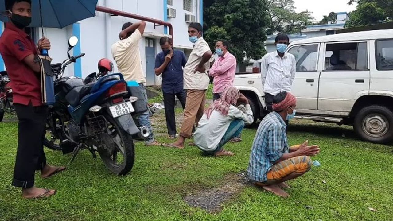 পৈতৃক জমি নিয়ে ভাইদের সঙ্গে বিবাদ, পুলিশি ঝামেলার ভয়ে আত্মঘাতী রিক্সাচালক পৈতৃক জমি নিয়ে ভাইদের সঙ্গে বিবাদ, পুলিশি ঝামেলার ভয়ে আত্মঘাতী রিক্সাচালক