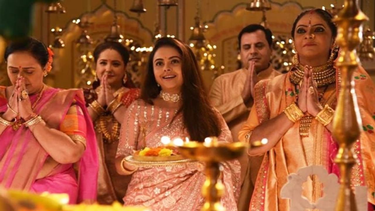 'रसोड़े में कौन था' की कोकिलाबेन का फर्स्ट लुक आया सामने, जल्द शुरू होगा 'साथ निभाना साथिया' का दूसरा सीजन 'रसोड़े में कौन था' की कोकिलाबेन का फर्स्ट लुक आया सामने, जल्द शुरू होगा 'साथ निभाना साथिया' का दूसरा सीजन