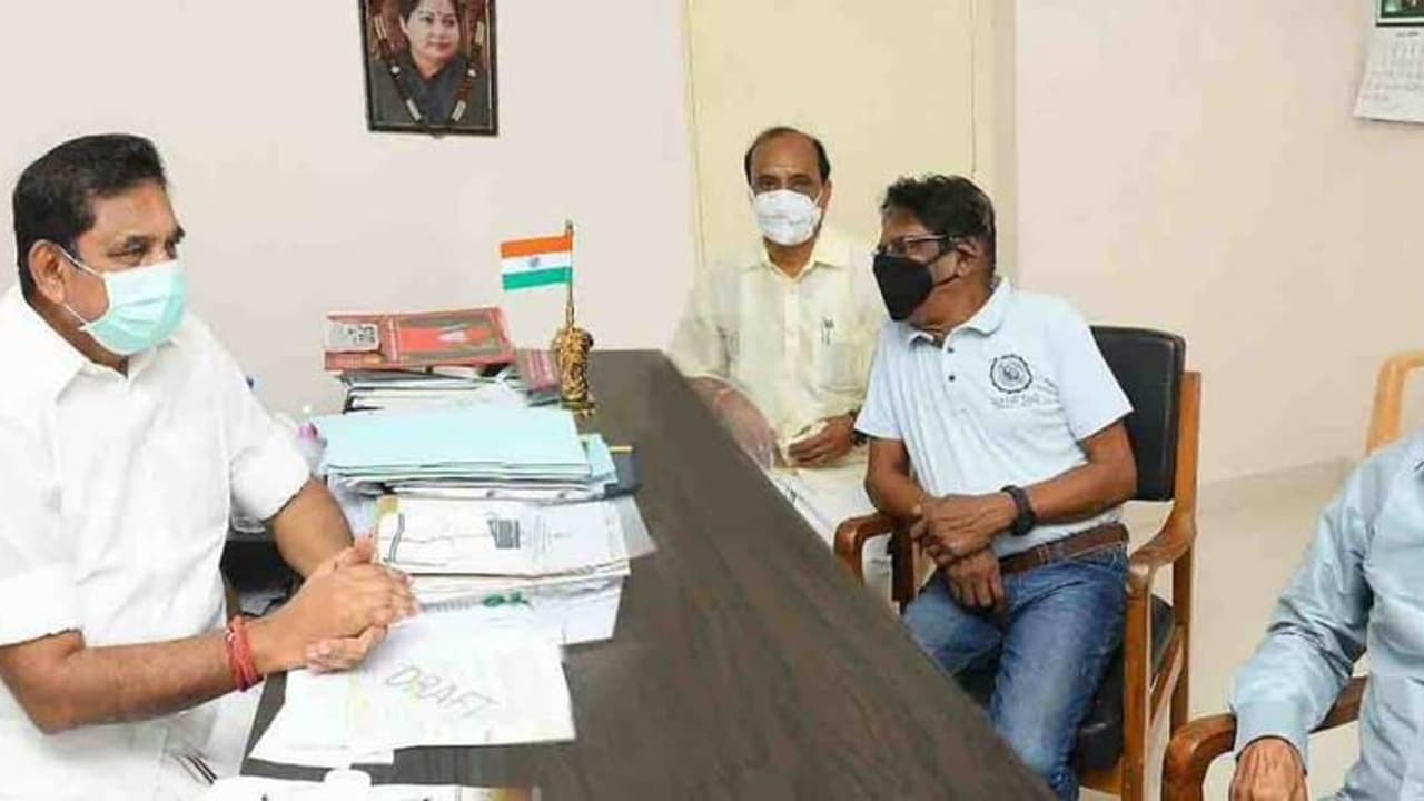 இந்தியாவின் பெருமைக்குரிய விலைமதிக்க முடியாத சொத்து..! நெகிழ்ந்த இயக்குனர் பாரதிராஜா..! முதல்வருக்கு நன்றி.. இந்தியாவின் பெருமைக்குரிய விலைமதிக்க முடியாத சொத்து..! நெகிழ்ந்த இயக்குனர் பாரதிராஜா..! முதல்வருக்கு நன்றி..