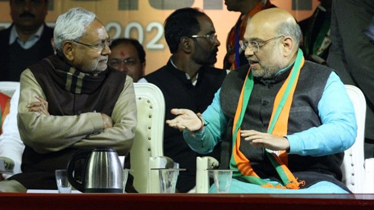 নীতিশ বনাম বিজেপি, এবারের বিহারের ভোট কি শেষ পর্যন্ত দুই জোটসঙ্গীর ঠান্ডা লড়াই নীতিশ বনাম বিজেপি, এবারের বিহারের ভোট কি শেষ পর্যন্ত দুই জোটসঙ্গীর ঠান্ডা লড়াই