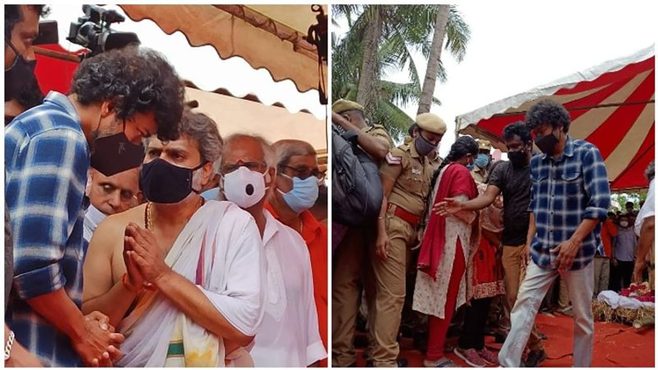 கடைசி நேரத்தில் எஸ்.பி.பி உடலுக்கு அஞ்சலி செலுத்திய தளபதி விஜய்..! கடைசி நேரத்தில் எஸ்.பி.பி உடலுக்கு அஞ்சலி செலுத்திய தளபதி விஜய்..!