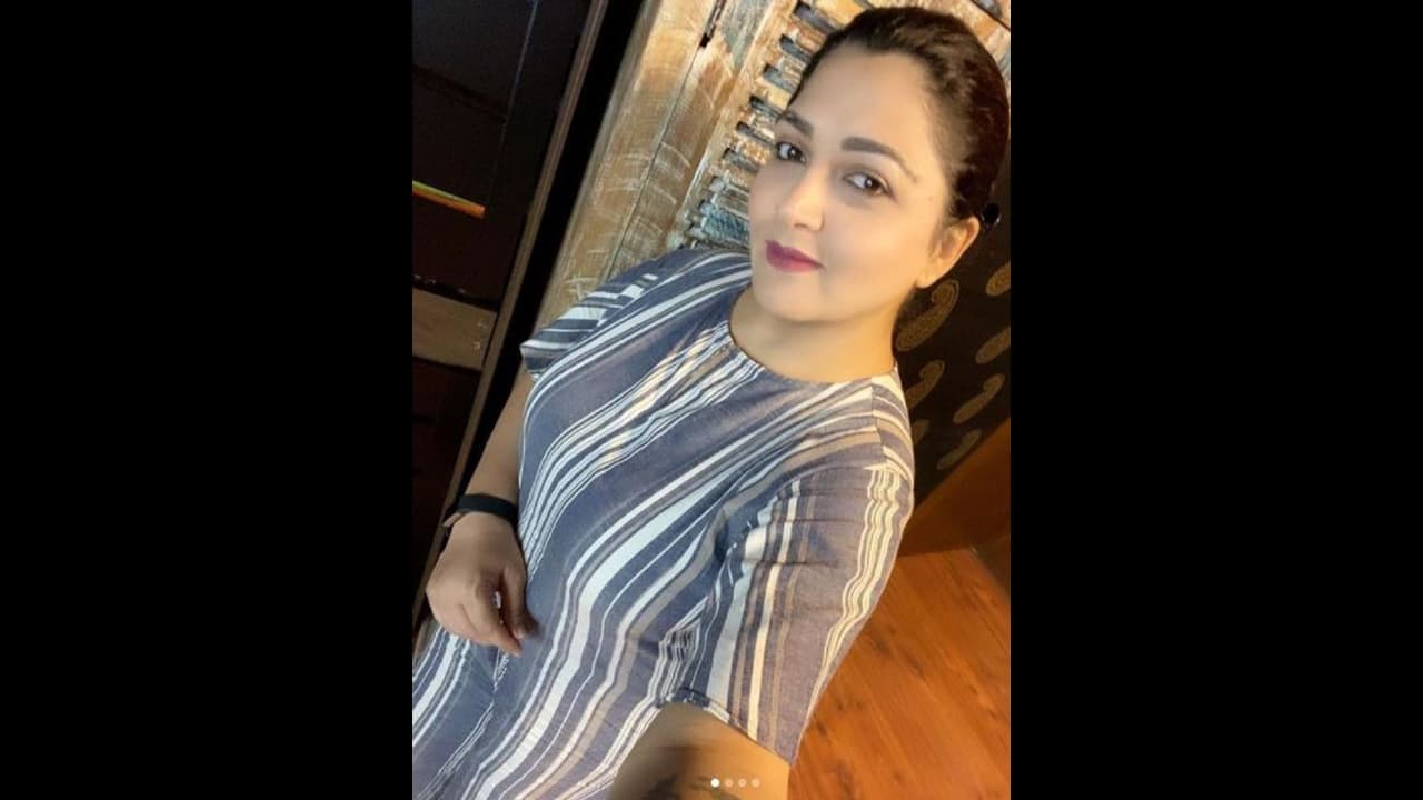 अभिनेत्री खुशबू सुंदरम पर द्रमुक नेता का ऐसा कमेंट...कनिमोझी की माफी के बाद भी नहीं थमा बवाल अभिनेत्री खुशबू सुंदरम पर द्रमुक नेता का ऐसा कमेंट...कनिमोझी की माफी के बाद भी नहीं थमा बवाल