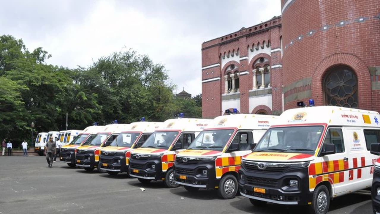 ಸರ್ಕಾರಕ್ಕೆ 51 ವಿಂಗರ್ ಆ್ಯಂಬುಲೆನ್ಸ್ ನೀಡಿದ ಟಾಟಾ ಮೋಟಾರ್ಸ್! ಸರ್ಕಾರಕ್ಕೆ 51 ವಿಂಗರ್ ಆ್ಯಂಬುಲೆನ್ಸ್ ನೀಡಿದ ಟಾಟಾ ಮೋಟಾರ್ಸ್!