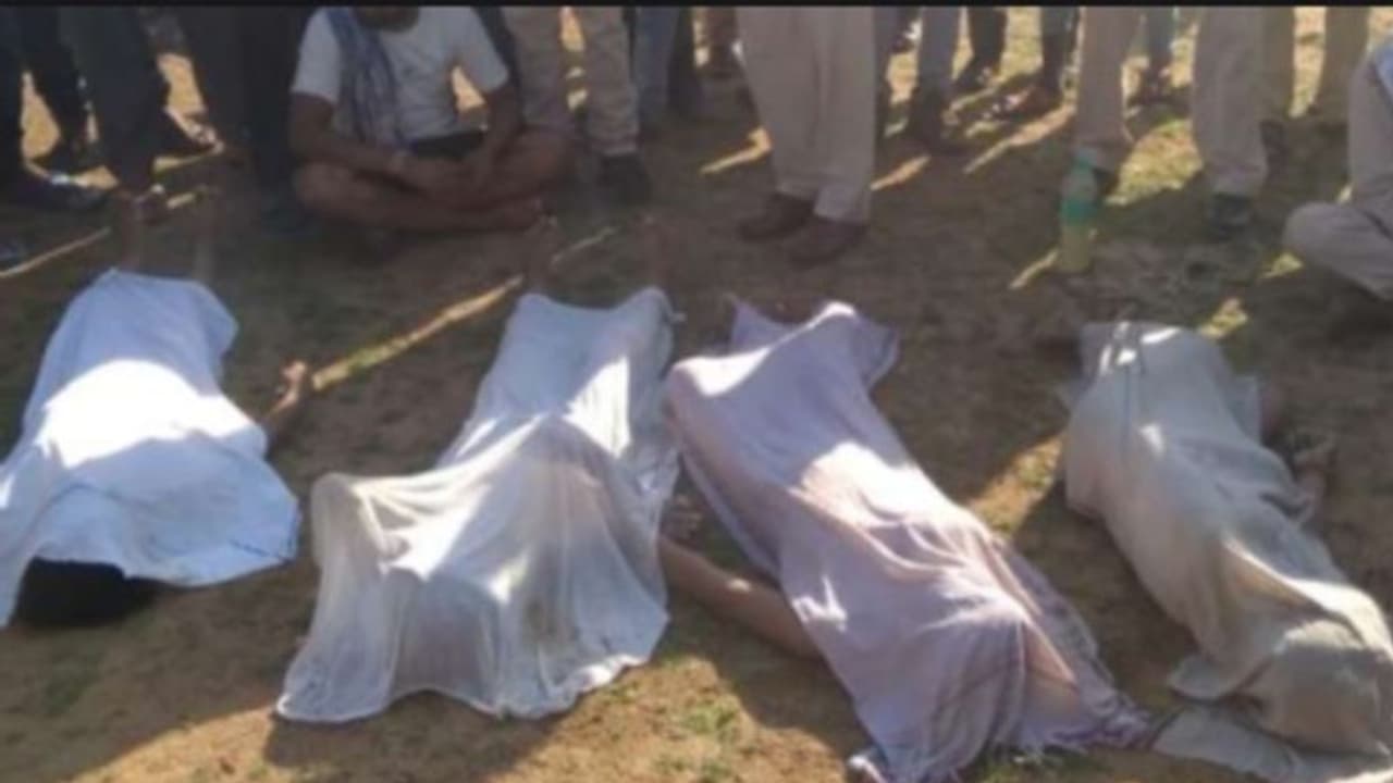 दर्दनाक हादसा:पेट भरने की जुगाड़ में निकले 5 मजदूरों की मौत, किसी का हाथ टूटा तो किसी की फूटी खोपड़ी दर्दनाक हादसा:पेट भरने की जुगाड़ में निकले 5 मजदूरों की मौत, किसी का हाथ टूटा तो किसी की फूटी खोपड़ी