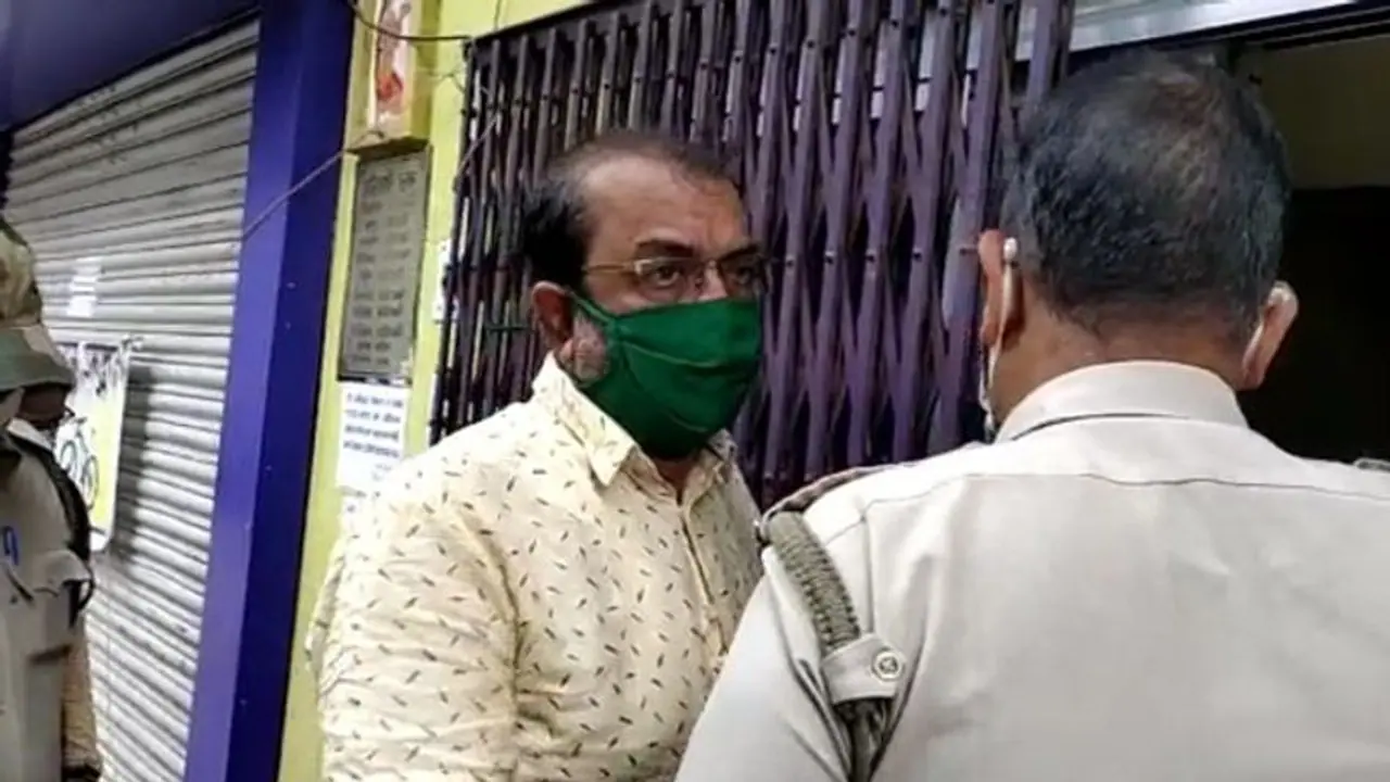 অনুব্রতকে 'হুমকি' দিয়ে গ্রেফতার, তৃণমূল নেতার বাড়িতে মিলল আগ্নেয়াস্ত্র ও কার্তুজ অনুব্রতকে 'হুমকি' দিয়ে গ্রেফতার, তৃণমূল নেতার বাড়িতে মিলল আগ্নেয়াস্ত্র ও কার্তুজ