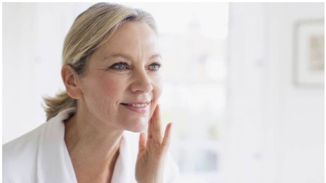 ചര്‍മ്മത്തിന് പ്രായമാകുന്നത് തടയാന്‍ ശ്രദ്ധിക്കേണ്ട 6 കാര്യങ്ങൾ