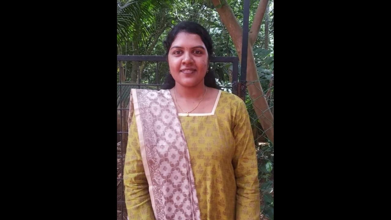 கன்னியாகுமரியில் இருந்து தேர்வான முதல் பெண் ஐபிஎஸ்..! நெகிழ்ந்து கொண்டாடும் குமரி மக்கள்..! கன்னியாகுமரியில் இருந்து தேர்வான முதல் பெண் ஐபிஎஸ்..! நெகிழ்ந்து கொண்டாடும் குமரி மக்கள்..!