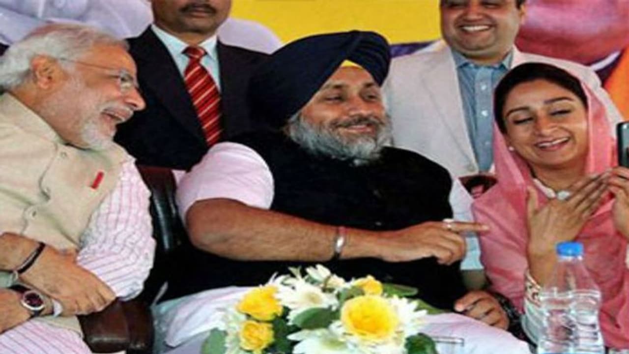 बीजेपी को बड़ा झटका, 22 साल से साथ रहे शिरोमणि अकाली दल ने छोड़ा दामन; कृषि बिल से है नाखुश बीजेपी को बड़ा झटका, 22 साल से साथ रहे शिरोमणि अकाली दल ने छोड़ा दामन; कृषि बिल से है नाखुश