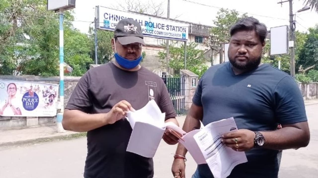 মোবাইল সিম ফোর জি তে পরিবর্তনের টোপে 'প্রতারণা', ১০ লক্ষ টাকা খোয়া গেল ব্যবসায়ীর মোবাইল সিম ফোর জি তে পরিবর্তনের টোপে 'প্রতারণা', ১০ লক্ষ টাকা খোয়া গেল ব্যবসায়ীর