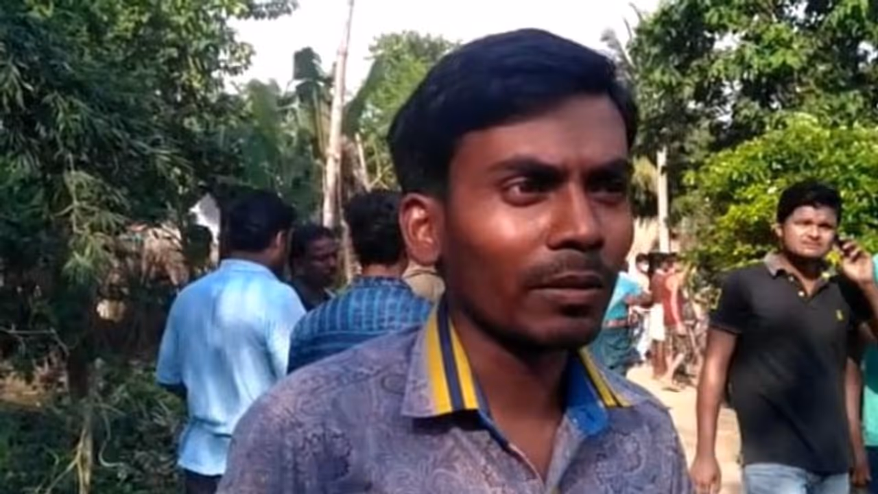 চাকরি দেওয়ার নামে লক্ষাধিক টাকা হাতানোর অভিযোগ, বাড়িতে চড়াও হতেই পলাতক ডাকঘর কর্মী