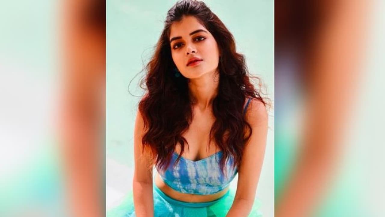 মধুমিতার জীবন ও শরীর জুড়ে প্রেমের আনাগোনা, নিজেই ফাঁস করলেন অভিনেত্রী মধুমিতার জীবন ও শরীর জুড়ে প্রেমের আনাগোনা, নিজেই ফাঁস করলেন অভিনেত্রী