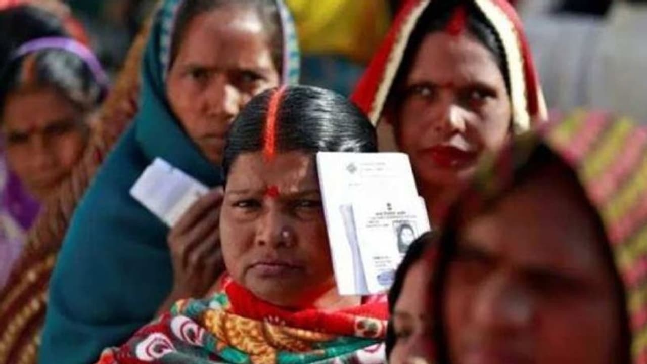 1 वोट की कीमत: 21 साल पहले इस आरक्षित सीट पर हुई कांटे की लड़ाई, BJP नहीं बचा पाई थी सीट 1 वोट की कीमत: 21 साल पहले इस आरक्षित सीट पर हुई कांटे की लड़ाई, BJP नहीं बचा पाई थी सीट