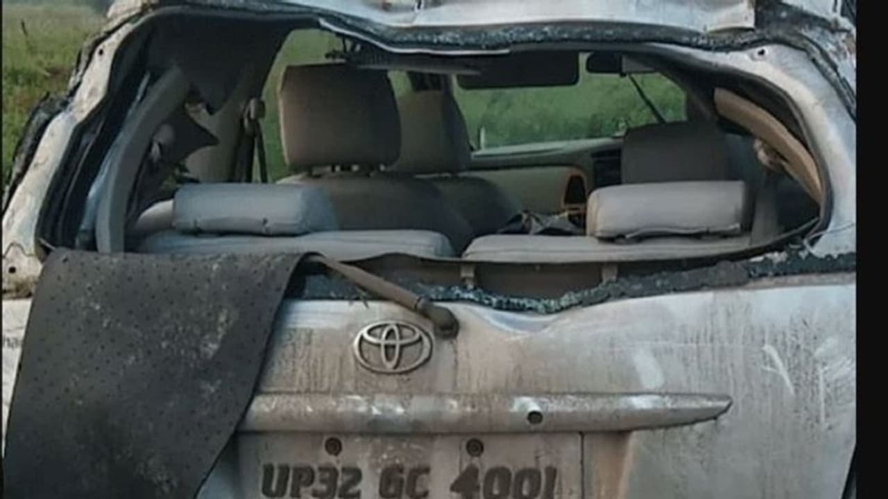 యూపీలో మరో గ్యాంగ్ స్టర్ హతం: ఈసారి ఆక్సిడెంట్ లోనే... యూపీలో మరో గ్యాంగ్ స్టర్ హతం: ఈసారి ఆక్సిడెంట్ లోనే...