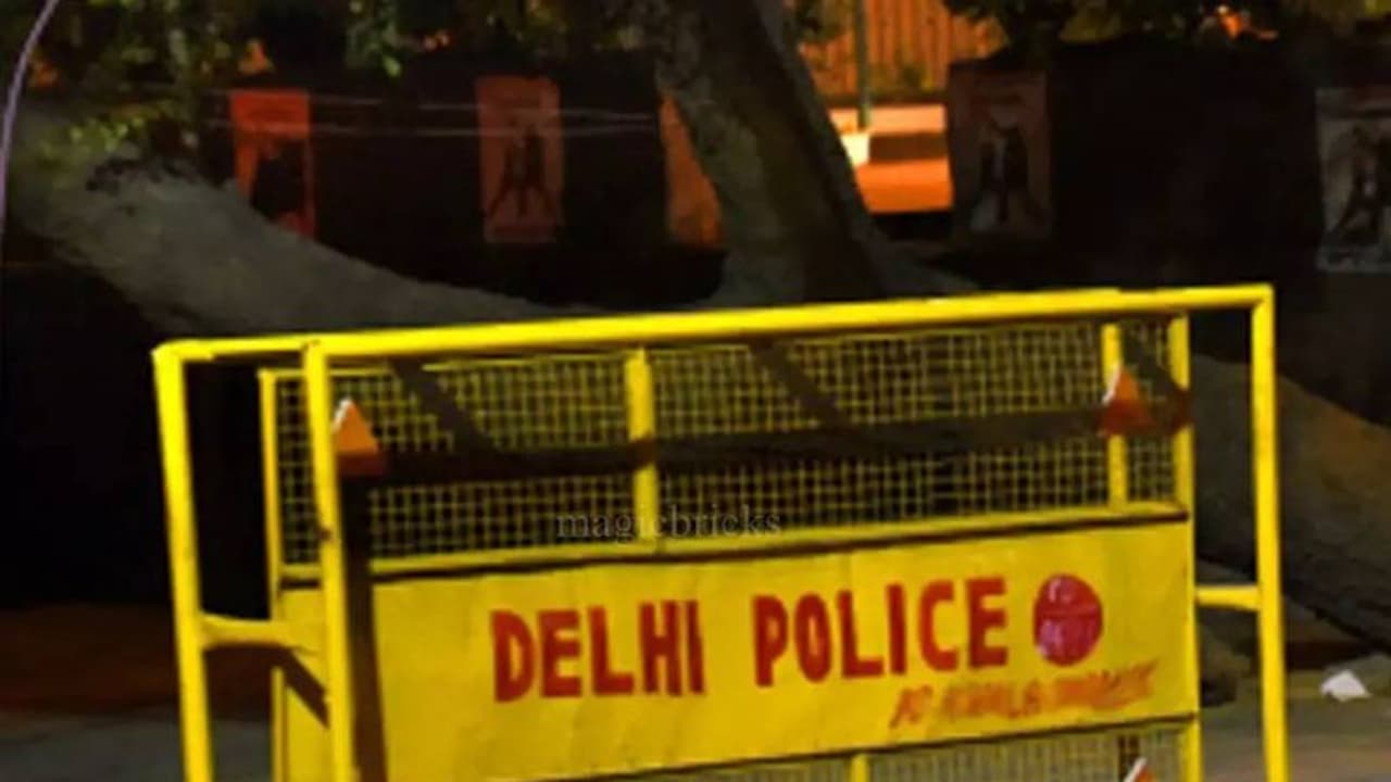 ভাইয়ের বদলা নিতে কাশ্মীর থেকে দিল্লিতে, ৪ জঙ্গি গ্রেফতারে ফাঁস বড় সড় হামলার ছক ভাইয়ের বদলা নিতে কাশ্মীর থেকে দিল্লিতে, ৪ জঙ্গি গ্রেফতারে ফাঁস বড় সড় হামলার ছক