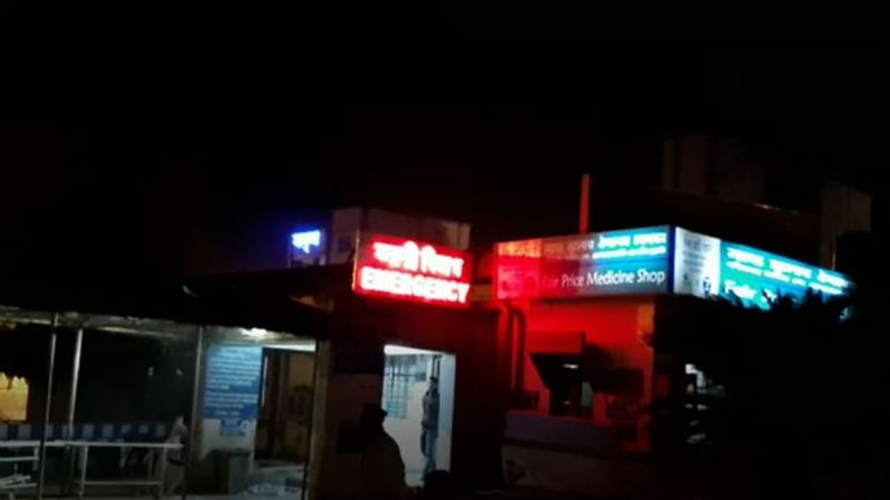 Five tourists from Kolkata severely injured after dumper collides with car in Midnapore Five tourists from Kolkata severely injured after dumper collides with car in Midnapore