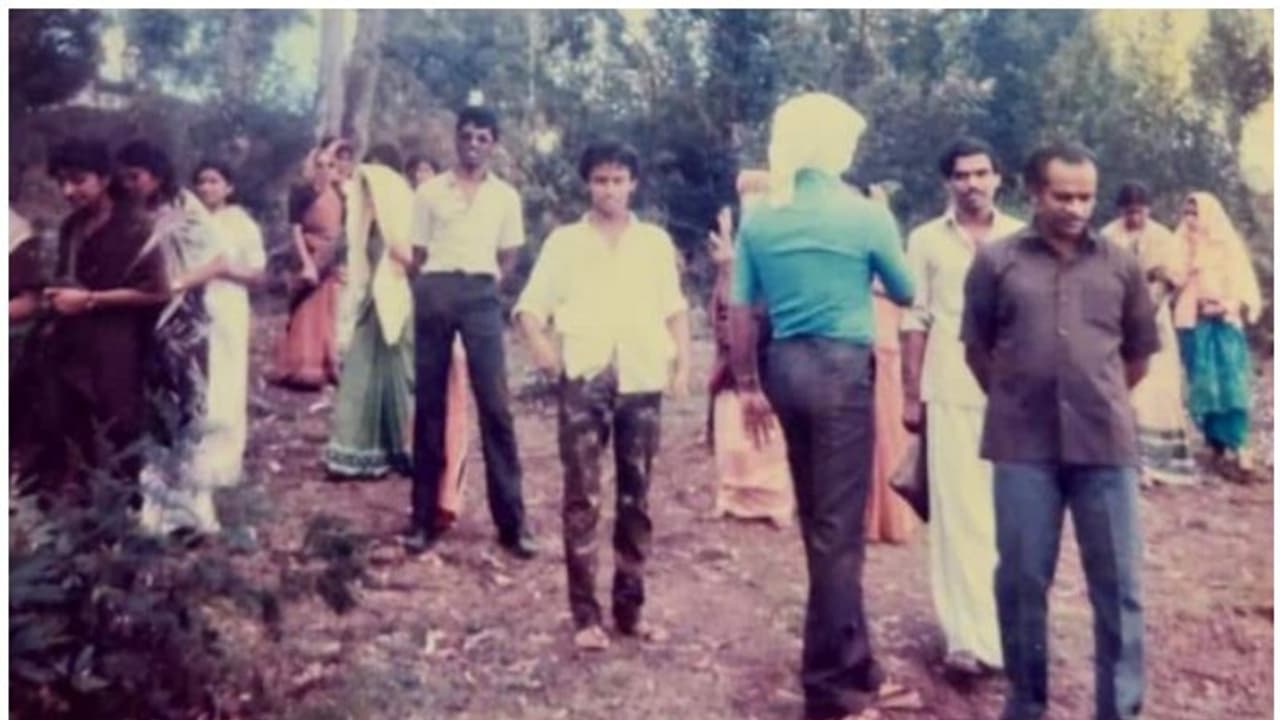 'ഇതിലാരാണ് ഞാൻ?, കോളേജ് കാലത്തെ ഫോട്ടോയുമായി പ്രിയ സംവിധായകൻ 'ഇതിലാരാണ് ഞാൻ?, കോളേജ് കാലത്തെ ഫോട്ടോയുമായി പ്രിയ സംവിധായകൻ