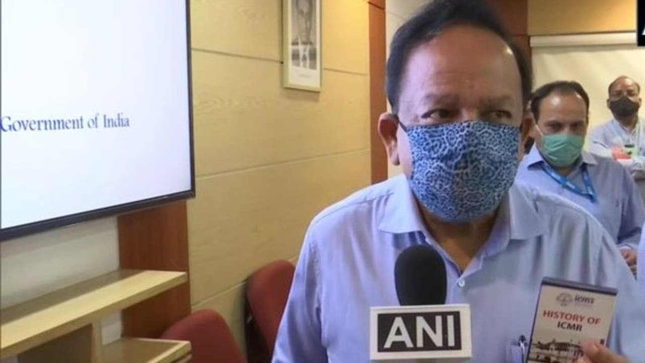 ভারতে শুরু হয়ে গিয়েছে গোষ্ঠী সংক্রমণ, মমতার ধাক্কায় অবশেষে বড় স্বীকার কেন্দ্রের