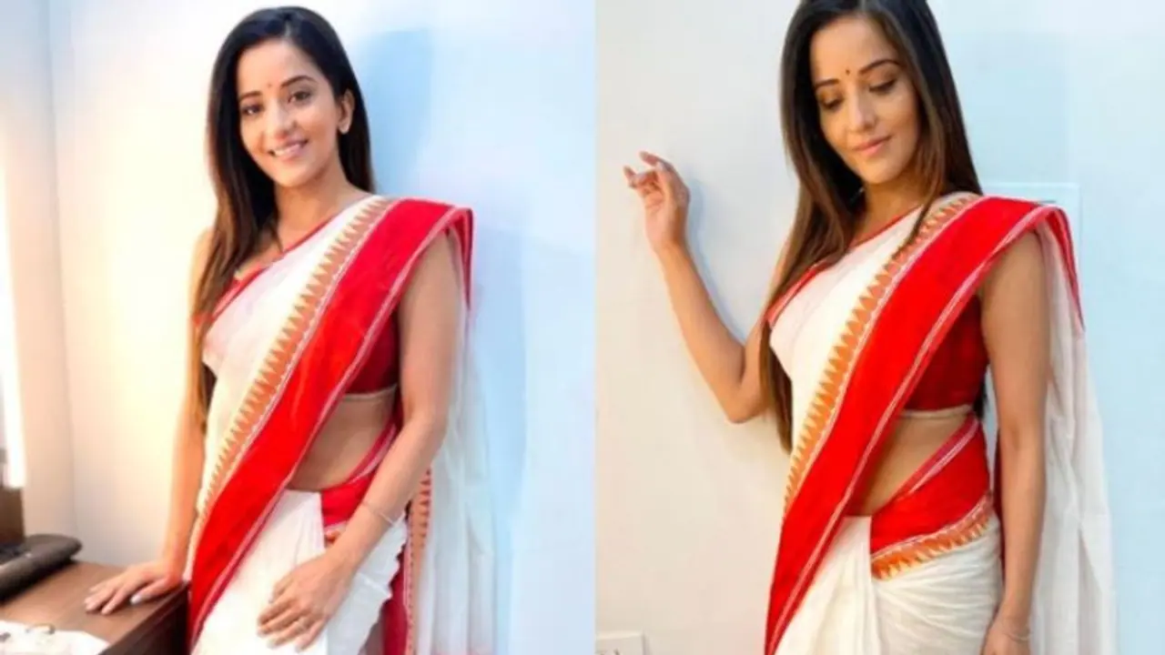 লাল পাড় সাদা শাড়িতে মোনালিসা, পুজোর আমেজ এনে নায়িকা এখন 'বং ক্রাস'