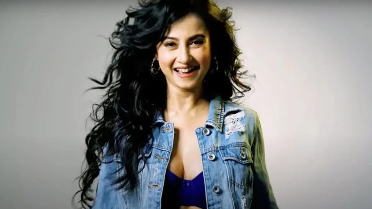 মনামীর 'আফ্রিন' চতুর্থী, পুজোর শুরুতেই প্রেমে পড়লেন টলি নায়িকা