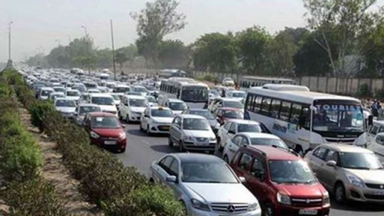 പുത്തന്‍ വണ്ടി വാങ്ങാന്‍ കീശയില്‍ കാശില്ലേ? നിരാശ വേണ്ട, വമ്പന്‍ ഓഫറുമായി എസ്‍ബിഐ!