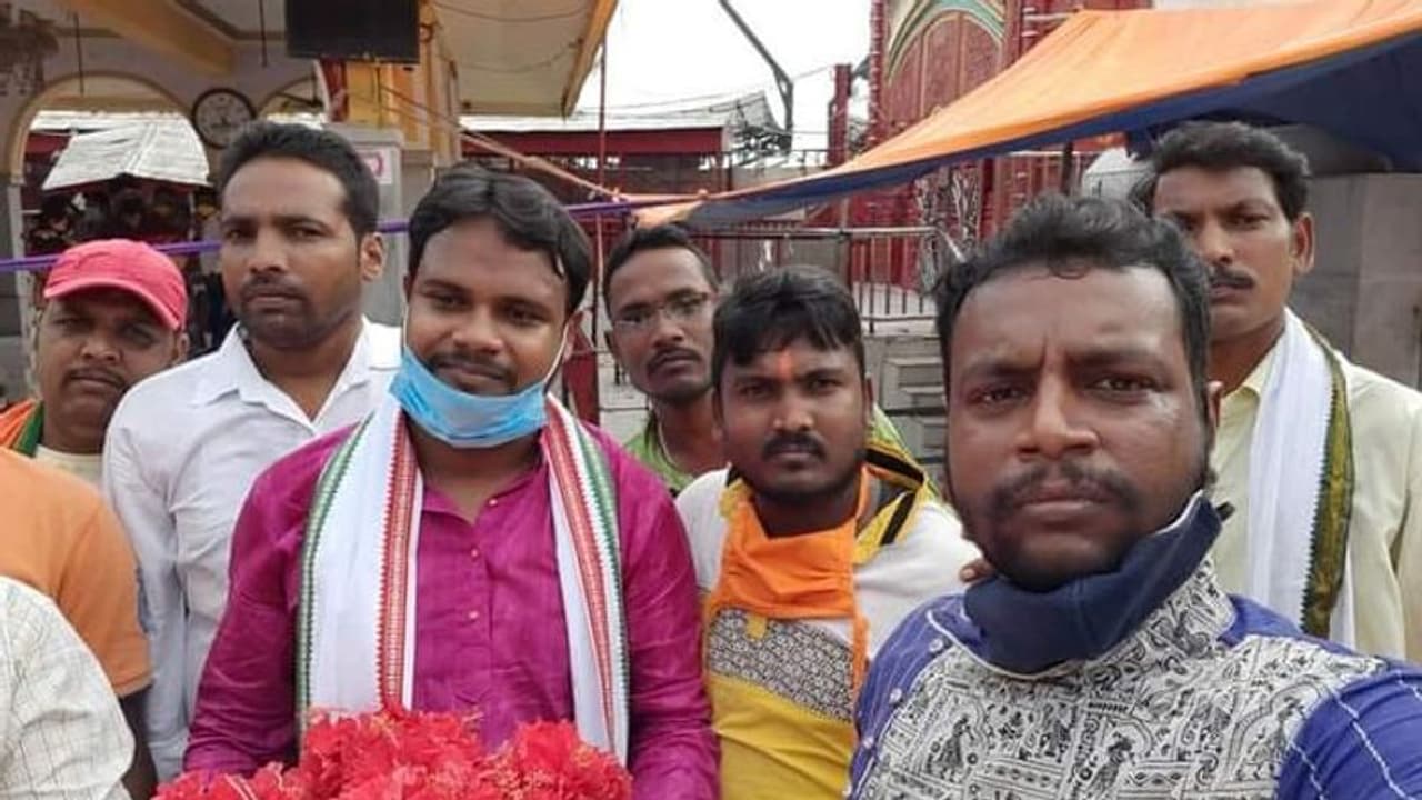 স্বেচ্ছায় কোভ্যাকসিন ট্রায়ালে অংশগ্রহণ, দুর্গাপুরের শিক্ষককে সংবর্ধনা এবিভিপি এর