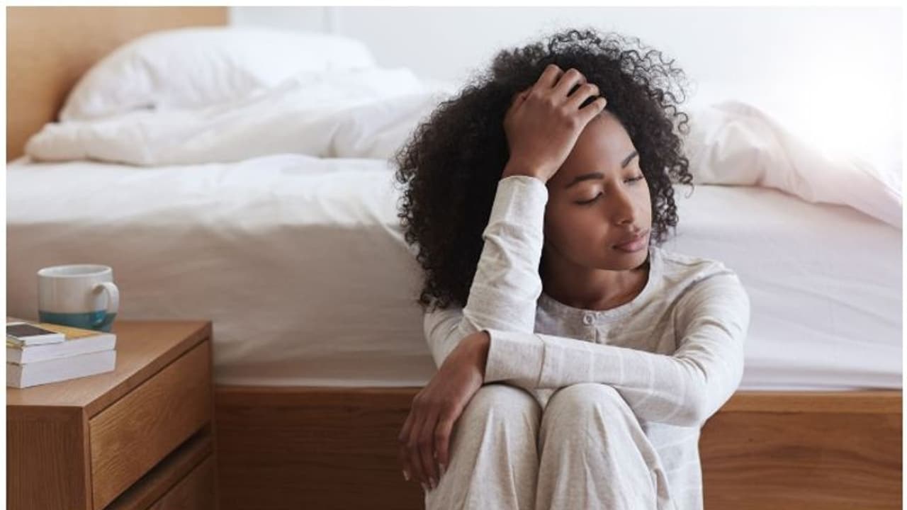 എപ്പോഴും ക്ഷീണം തോന്നാറുണ്ടോ; ഈ നാല് വിറ്റാമിനുകളുടെ കുറവുണ്ടാകാം