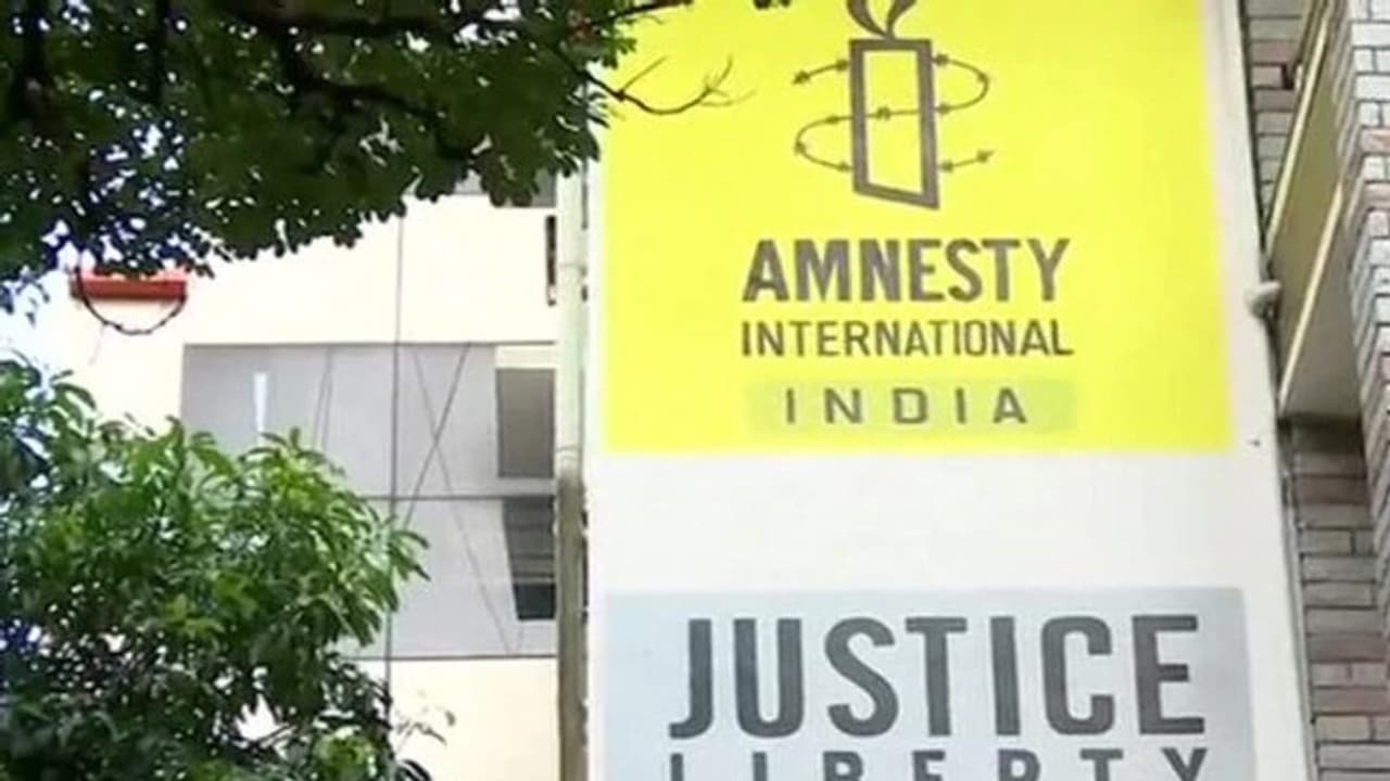गृह मंत्रालय ने कहा एमनेस्टी इंटरनेशल के आरोप सच्चाई से दूर, कानून सबके लिए बराबर है गृह मंत्रालय ने कहा एमनेस्टी इंटरनेशल के आरोप सच्चाई से दूर, कानून सबके लिए बराबर है
