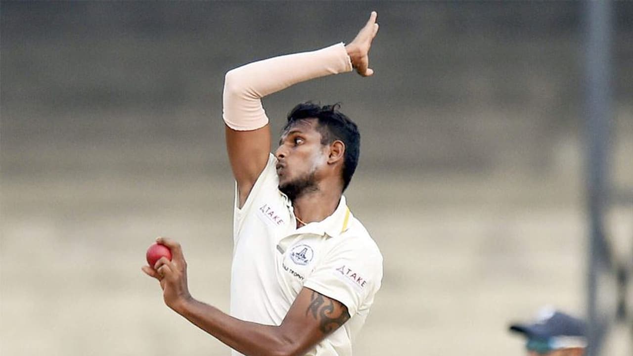 టీ20 ప్రపంచకప్ లో అతడి సేవలను కోల్పోయాం.. లేకుంటే.. : యార్కర్ల నట్టూపై రవిశాస్త్రి ఇంట్రెస్టింగ్ కామెంట్స్ టీ20 ప్రపంచకప్ లో అతడి సేవలను కోల్పోయాం.. లేకుంటే.. : యార్కర్ల నట్టూపై రవిశాస్త్రి ఇంట్రెస్టింగ్ కామెంట్స్