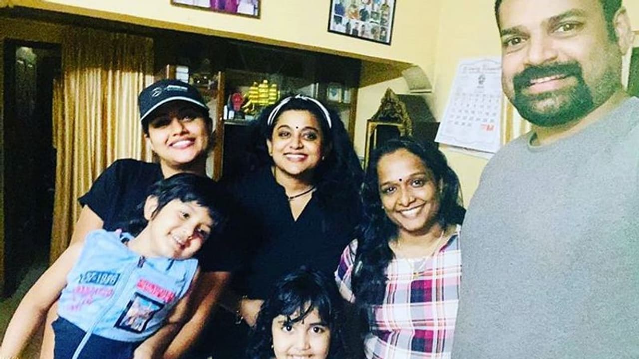 കൊവിഡ് ഫലം നെഗറ്റീവ്; ബിഗ് ബോസ് സുഹൃത്തുക്കളെ സന്ദര്ശിച്ച് വീണ നായര് കൊവിഡ് ഫലം നെഗറ്റീവ്; ബിഗ് ബോസ് സുഹൃത്തുക്കളെ സന്ദര്ശിച്ച് വീണ നായര്