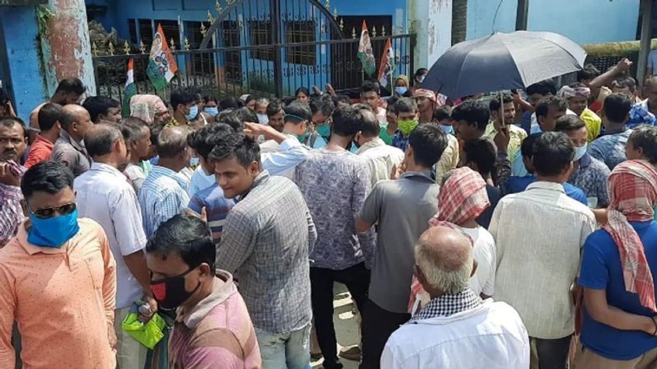 দুর্নীতির অভিযোগে উত্তাল রায়গঞ্জ, তৃণমূলের গোষ্ঠীকোন্দলে তালা ঝুলল পঞ্চায়েত অফিসে