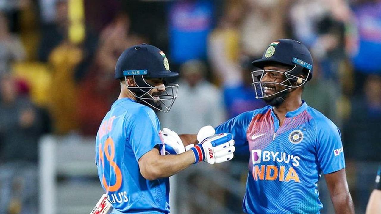 കോലിയും സഞ്ജുവും ലോകകപ്പിനുള്ള ഇന്ത്യൻ ടീമിന്റെ രണ്ടാം സംഘത്തിനൊപ്പവും അമേരിക്കയിലേക്കില്ല കോലിയും സഞ്ജുവും ലോകകപ്പിനുള്ള ഇന്ത്യൻ ടീമിന്റെ രണ്ടാം സംഘത്തിനൊപ്പവും അമേരിക്കയിലേക്കില്ല