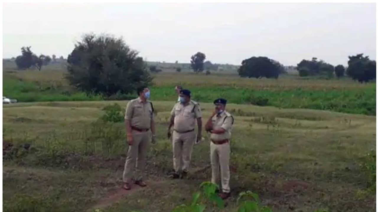 ഞെട്ടല് മാറും മുമ്പേ വീണ്ടും ക്രൂരത; പ്രായപൂര്ത്തിയാകാത്ത പെണ്കുട്ടി കൂട്ടബലാത്സംഗത്തിനിരയായി ഞെട്ടല് മാറും മുമ്പേ വീണ്ടും ക്രൂരത; പ്രായപൂര്ത്തിയാകാത്ത പെണ്കുട്ടി കൂട്ടബലാത്സംഗത്തിനിരയായി