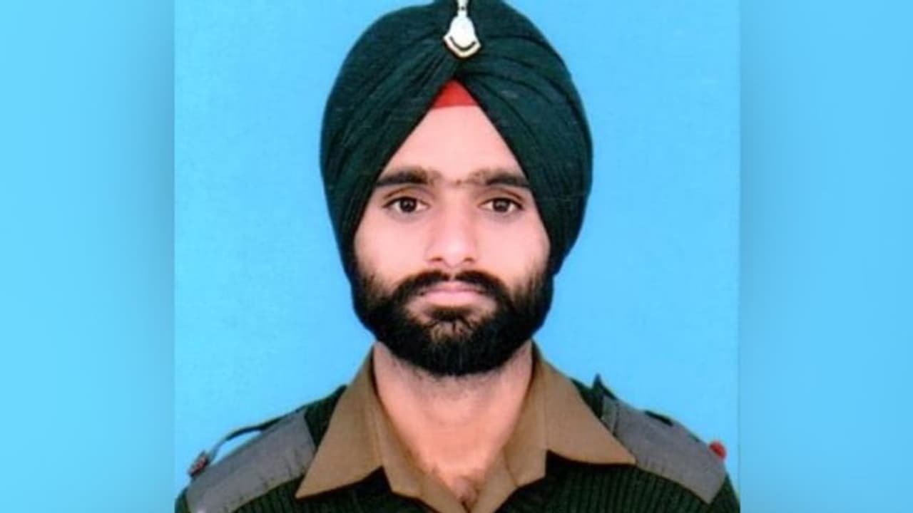 जम्मू कश्मीर: पाकिस्तान ने फिर से किया सीजफायर का उल्लंघन, लांस नायक करनैल सिंह हुए शहीद जम्मू कश्मीर: पाकिस्तान ने फिर से किया सीजफायर का उल्लंघन, लांस नायक करनैल सिंह हुए शहीद
