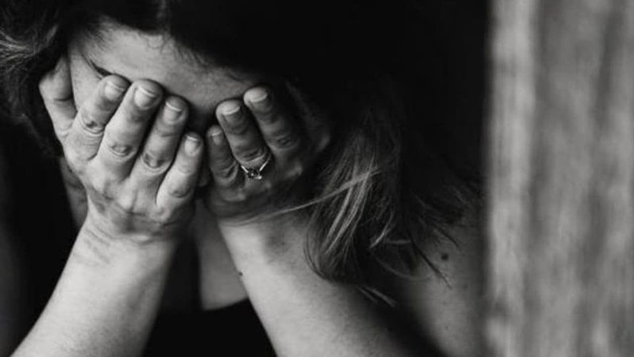 வயல் வெளிக்கு தூக்கிச் சென்று வலுகட்டாயமாக பலாத்காரம்.. விதவை பெண்ணுக்கு நேர்ந்த கொடூரம்..! வயல் வெளிக்கு தூக்கிச் சென்று வலுகட்டாயமாக பலாத்காரம்.. விதவை பெண்ணுக்கு நேர்ந்த கொடூரம்..!