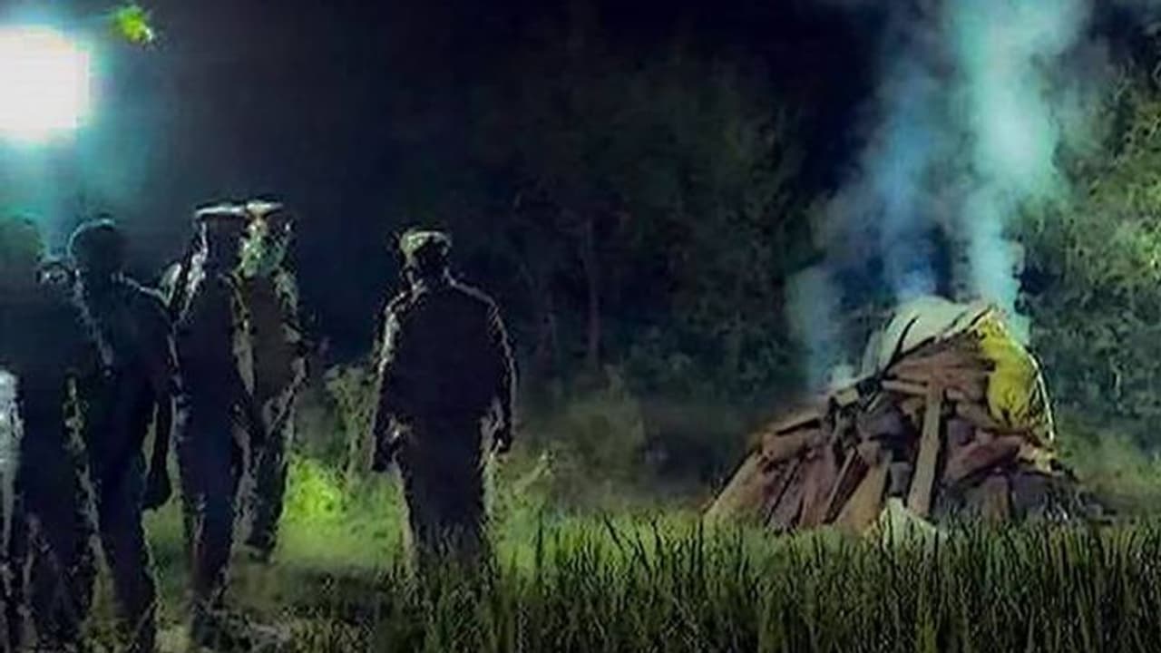 बार बार गला दबाने से टूटी हड्डी, चोट के कई निशान...हाथरस केस में पीड़िता की PM रिपोर्ट में बड़ा खुलासा बार बार गला दबाने से टूटी हड्डी, चोट के कई निशान...हाथरस केस में पीड़िता की PM रिपोर्ट में बड़ा खुलासा