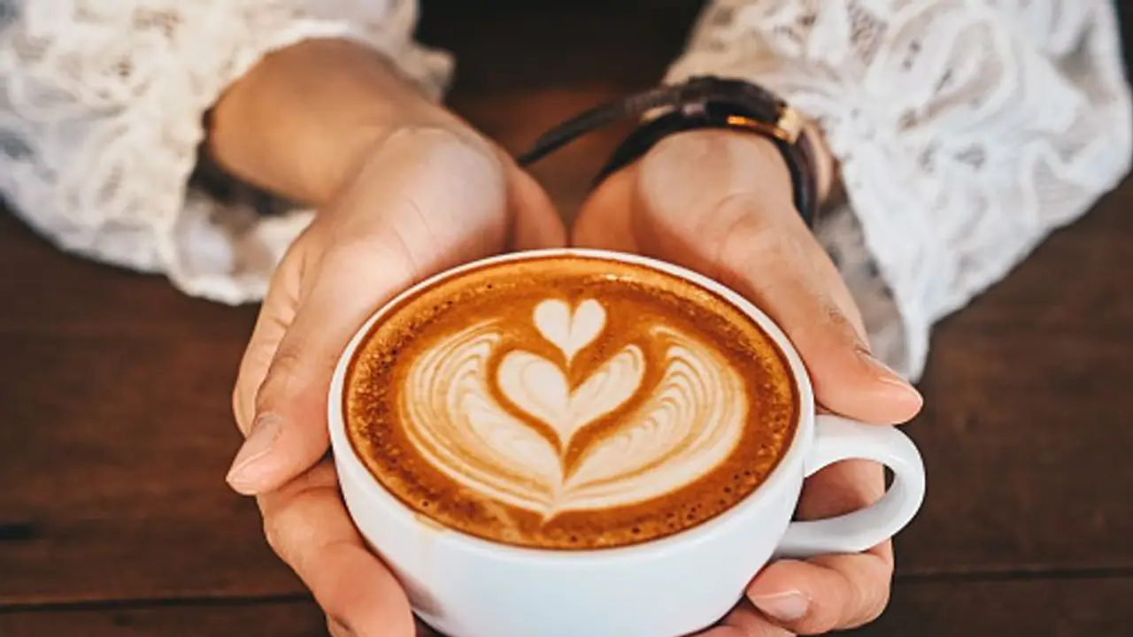 కాఫీvsటీ.. రెండింటిలో ఏది బెస్ట్..? కాఫీvsటీ.. రెండింటిలో ఏది బెస్ట్..?