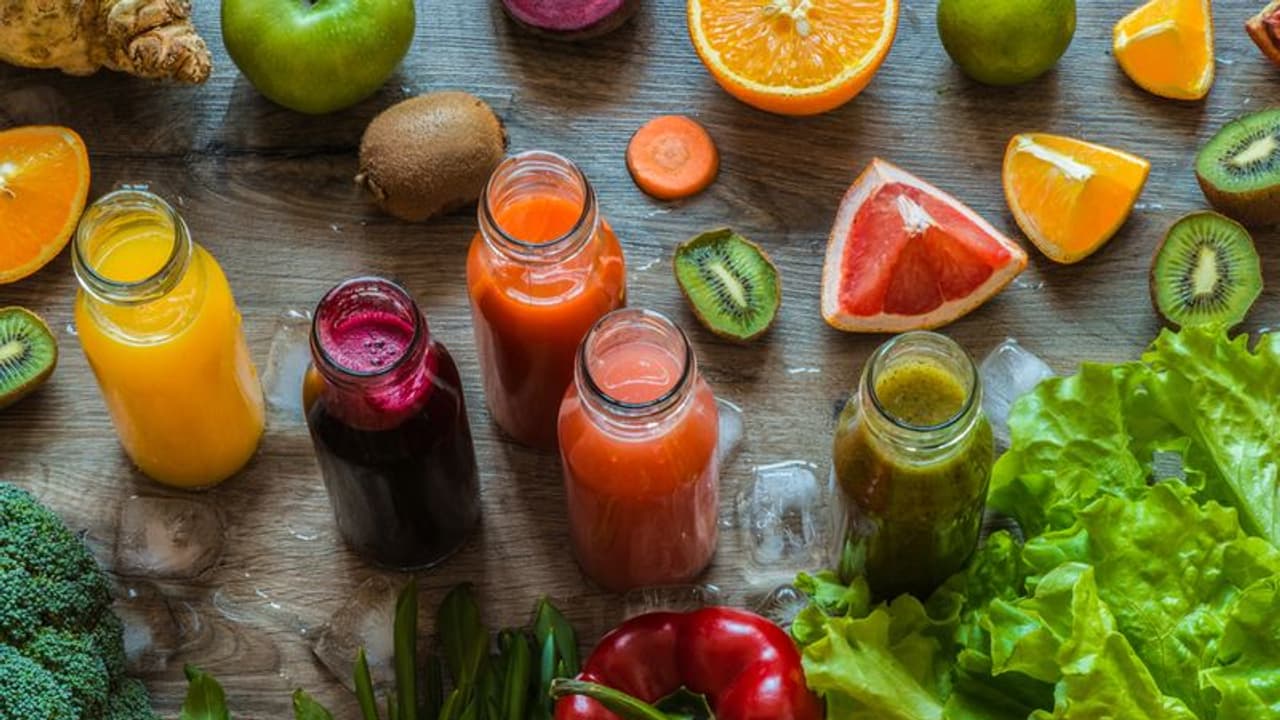 പ്രതിരോധശേഷി കൂട്ടും, ദഹന പ്രശ്നങ്ങൾ അകറ്റും ; കുടിക്കാം ആരോ​ഗ്യകരമായ നെല്ലിക്ക ജ്യൂസ് 