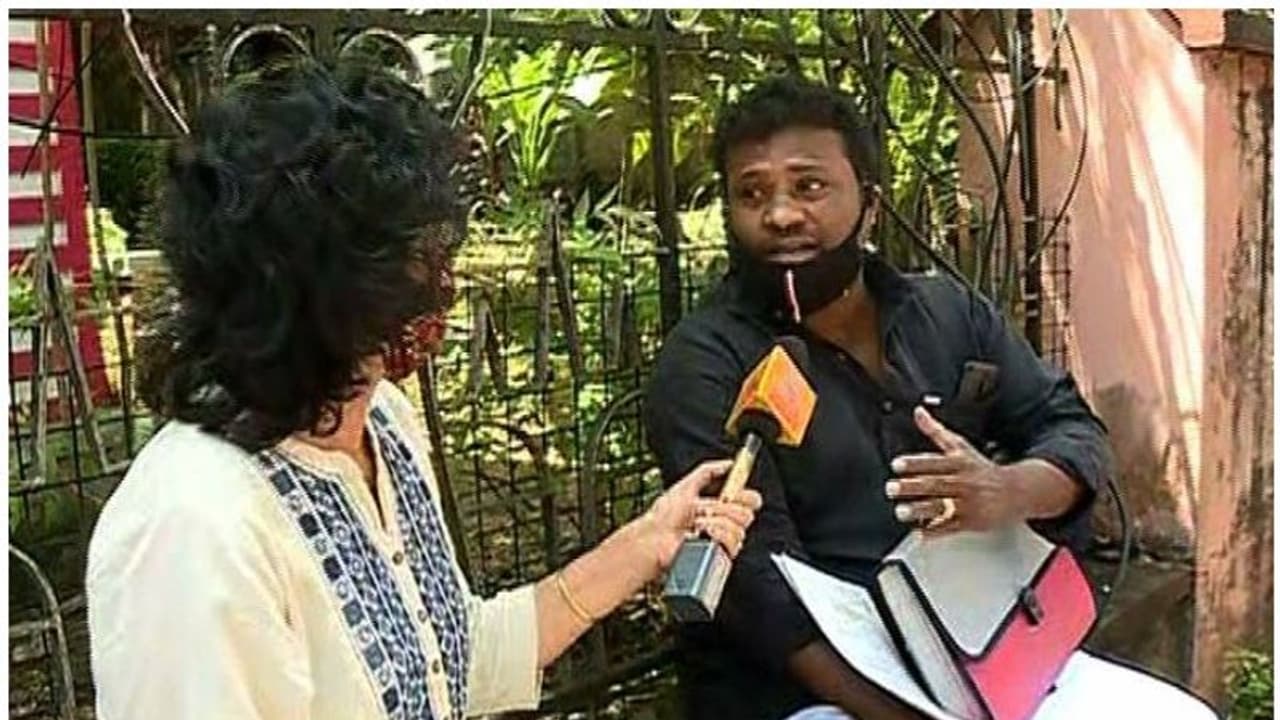 നൃത്തം അവതരിപ്പിക്കാൻ അവസരം നിഷേധിച്ചു; കുത്തിയിരിപ്പ് പ്രതിഷേധവുമായി ആർഎൽവി രാമകൃഷ്ണൻ നൃത്തം അവതരിപ്പിക്കാൻ അവസരം നിഷേധിച്ചു; കുത്തിയിരിപ്പ് പ്രതിഷേധവുമായി ആർഎൽവി രാമകൃഷ്ണൻ