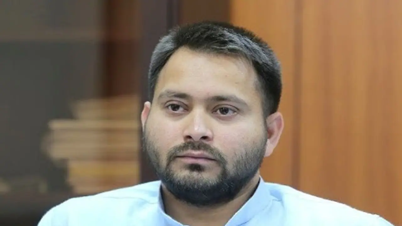 নীতিশকে চ্যালেঞ্জ জানিয়ে মনোনয়োন পেশ লালু পুত্রের, সঙ্গে ১০ লক্ষ চাকরির প্রতিশ্রুতি নীতিশকে চ্যালেঞ্জ জানিয়ে মনোনয়োন পেশ লালু পুত্রের, সঙ্গে ১০ লক্ষ চাকরির প্রতিশ্রুতি