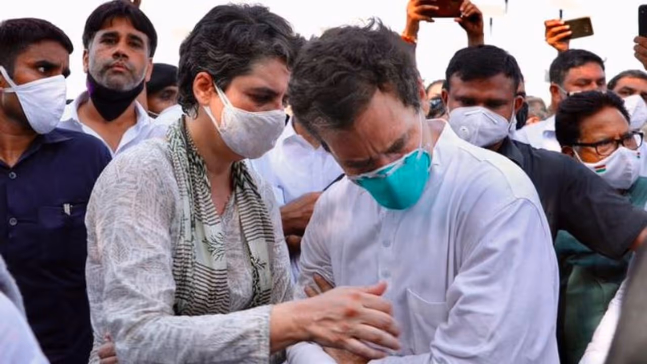 গান্ধীদের বিরুদ্ধে অভিযোগ দায়ের উত্তর প্রদেশ পুলিশের, মহাত্মার জন্মদিনে লড়াইয়ের বার্তা রাহুলের গান্ধীদের বিরুদ্ধে অভিযোগ দায়ের উত্তর প্রদেশ পুলিশের, মহাত্মার জন্মদিনে লড়াইয়ের বার্তা রাহুলের