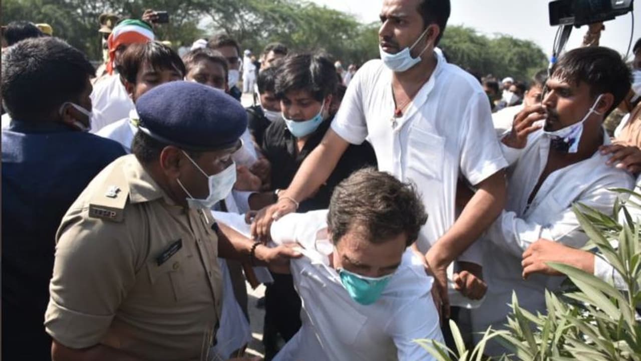 அகில இந்தியத் தலைவர் ராகுல் காந்தியையே கழுத்தைப் பிடித்து கீழே தள்ளூவீர்களா..? மு.க.ஸ்டாலின் பெருங்கோபம்..! அகில இந்தியத் தலைவர் ராகுல் காந்தியையே கழுத்தைப் பிடித்து கீழே தள்ளூவீர்களா..? மு.க.ஸ்டாலின் பெருங்கோபம்..!