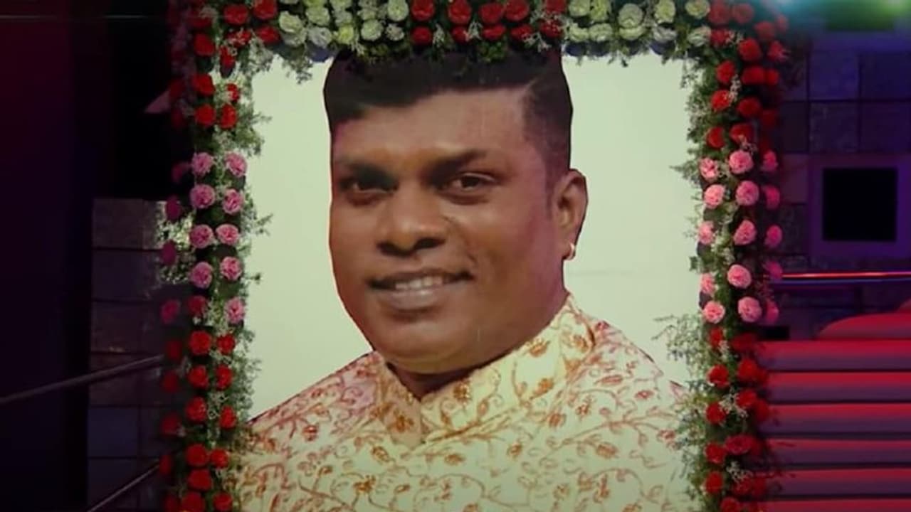 மறைந்த “வடிவேல் பாலாஜி” வீட்டிற்குள் நுழைந்த திருடன்... அவருடைய போட்டோவை பார்த்ததும் என்ன செய்தார் தெரியுமா? மறைந்த “வடிவேல் பாலாஜி” வீட்டிற்குள் நுழைந்த திருடன்... அவருடைய போட்டோவை பார்த்ததும் என்ன செய்தார் தெரியுமா?