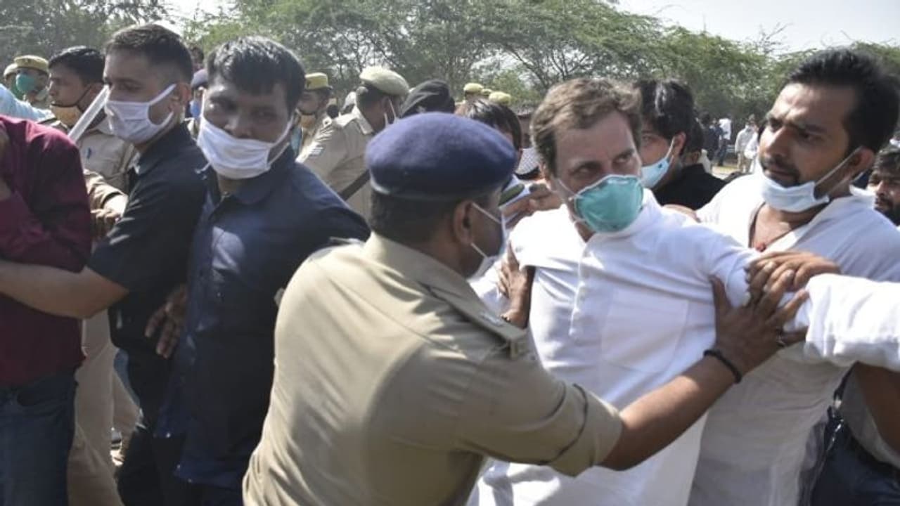 ಹತ್ರಾಸ್ ಸಂತ್ರಸ್ತೆ ಕುಟುಂಬ ಭೇಟಿಗೆ ಹೊರಟಿದ್ದ ರಾಹುಲ್ ಪ್ರಿಯಾಂಕಾಗೆ ಸಂಕಟ! ಹತ್ರಾಸ್ ಸಂತ್ರಸ್ತೆ ಕುಟುಂಬ ಭೇಟಿಗೆ ಹೊರಟಿದ್ದ ರಾಹುಲ್ ಪ್ರಿಯಾಂಕಾಗೆ ಸಂಕಟ!