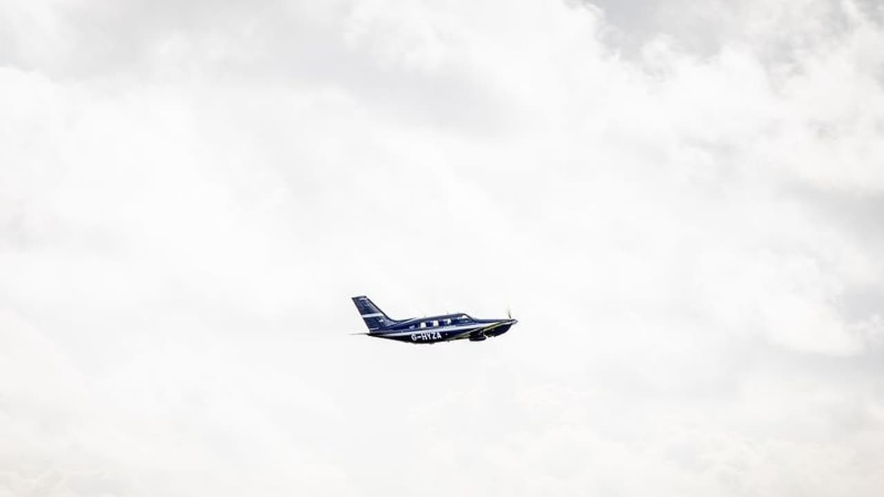 ഹൈഡ്രജന് ഇന്ധനമാക്കി ഉപയോഗിക്കുന്ന ലോകത്തിലെ ആദ്യത്തെ വാണിജ്യവിമാനം പറന്നു ഹൈഡ്രജന് ഇന്ധനമാക്കി ഉപയോഗിക്കുന്ന ലോകത്തിലെ ആദ്യത്തെ വാണിജ്യവിമാനം പറന്നു