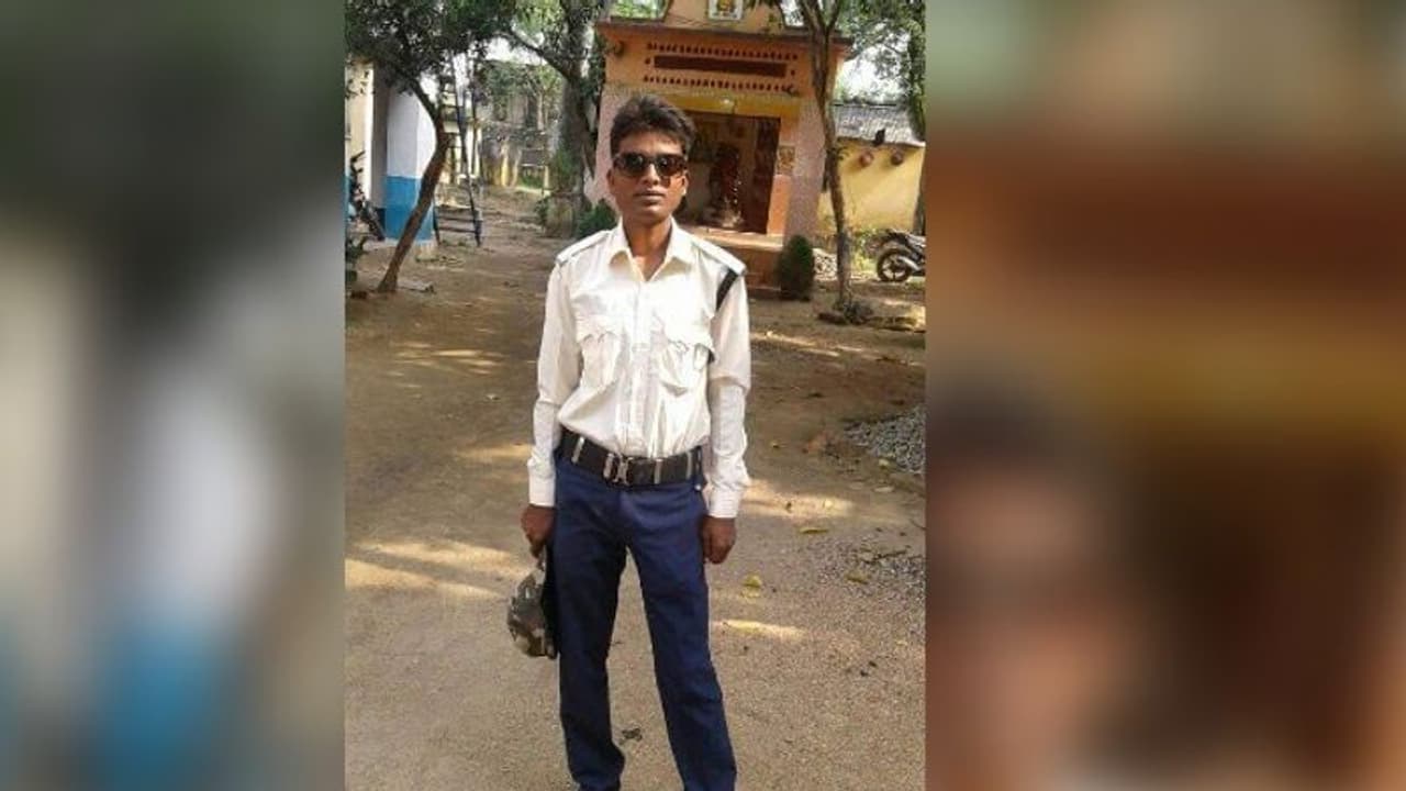 হাটের মাঝে ধারালো অস্ত্রের কোপে সিভিক ভলান্টিয়ারকে খুন, আতঙ্ক ছড়াল পুরুলিয়ায় হাটের মাঝে ধারালো অস্ত্রের কোপে সিভিক ভলান্টিয়ারকে খুন, আতঙ্ক ছড়াল পুরুলিয়ায়