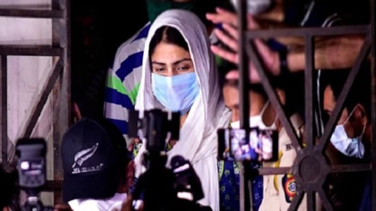 क्या रिया ने बोला बड़ा झूठ? भाजपा नेता ने कहा, 8 नहीं 13 जून को रिया सुशांत की हुई थी आखिरी मुलाकात क्या रिया ने बोला बड़ा झूठ? भाजपा नेता ने कहा, 8 नहीं 13 जून को रिया सुशांत की हुई थी आखिरी मुलाकात